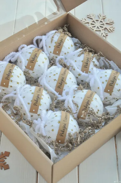 Bielo-zlatá sada bombulí, v darčekovej krabičke