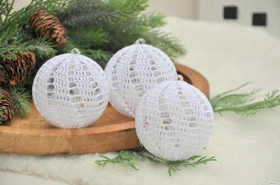 Biela háčkovaná guľa, priemer 7cm