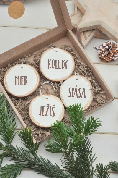 Sada drevených ozdôb, 4kusy